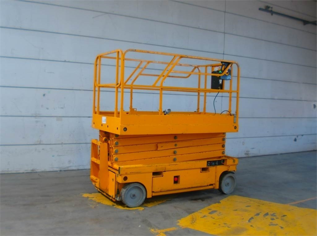 Haulotte Compact 12 - Platforma foarfeca: Foto 2 Haulotte Compact 12 - Platforma foarfeca: Foto 2