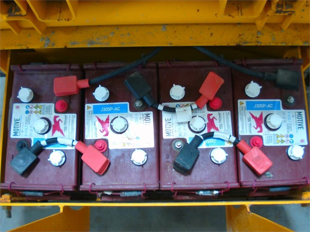 Haulotte Compact 12 - Platforma foarfeca: Foto 5 Haulotte Compact 12 - Platforma foarfeca: Foto 5