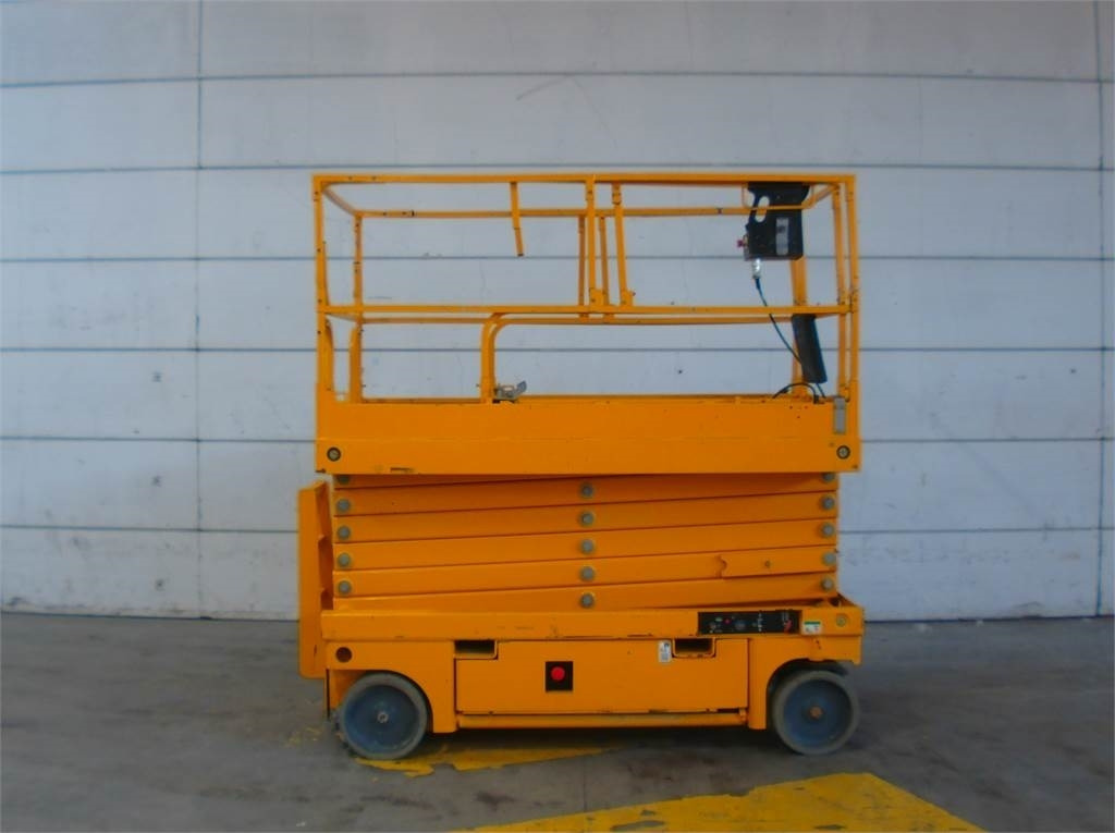 Haulotte Compact 14 - Platforma foarfeca: Foto 1 Haulotte Compact 14 - Platforma foarfeca: Foto 1