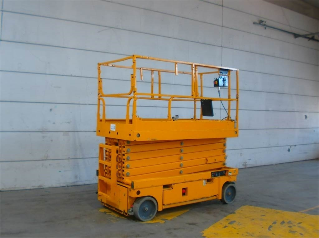 Haulotte Compact 14 - Platforma foarfeca: Foto 2 Haulotte Compact 14 - Platforma foarfeca: Foto 2