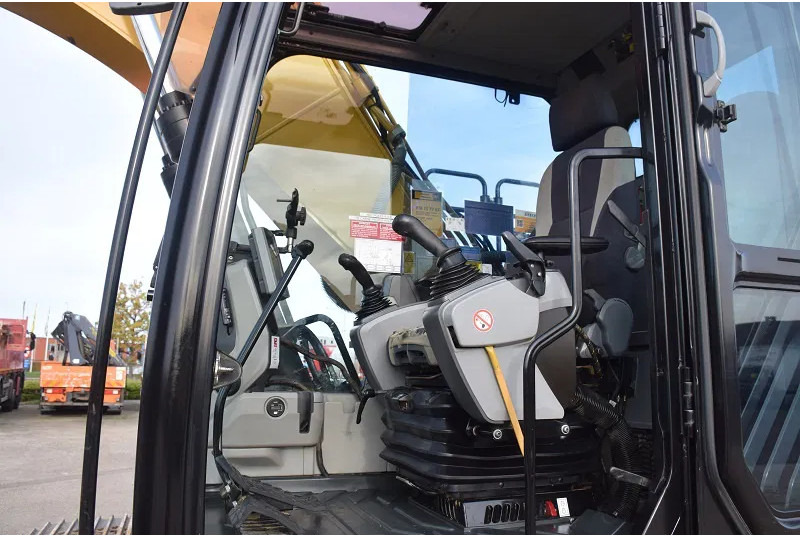 Excavator pe şenile Caterpillar 323E-stock id2: Foto 7