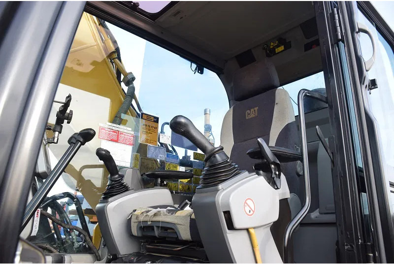 Excavator pe şenile Caterpillar 323E-stock id2: Foto 9