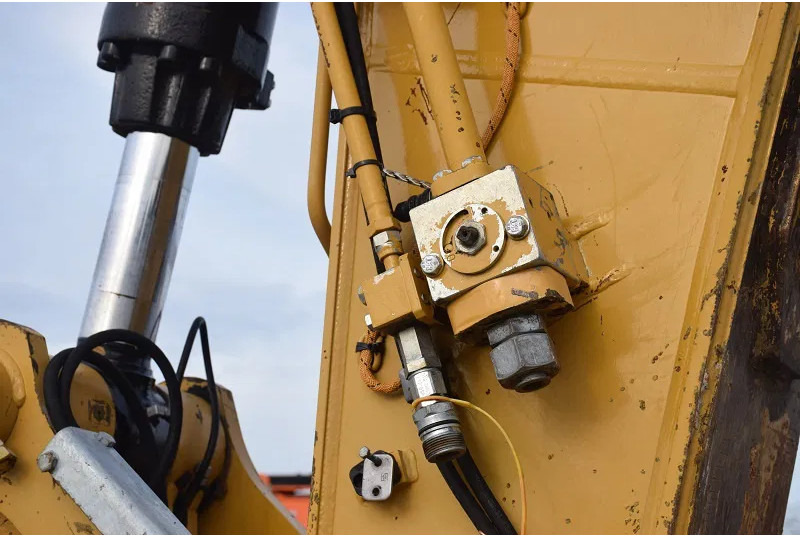 Excavator pe şenile Caterpillar 323E-stock id2: Foto 12