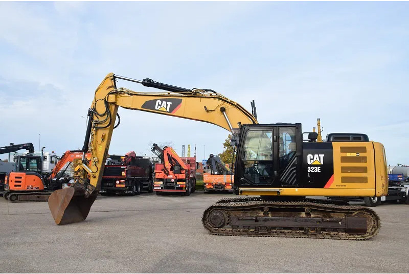 Excavator pe şenile Caterpillar 323E-stock id2: Foto 6
