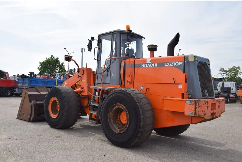 Hitachi LX 210E- stock id 59 - Încărcător frontal pe pneuri: Foto 3 Hitachi LX 210E- stock id 59 - Încărcător frontal pe pneuri: Foto 3