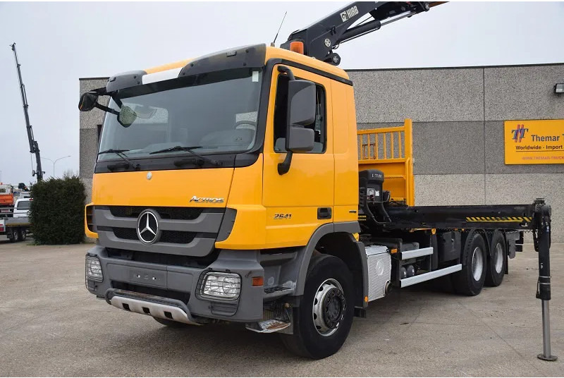 Mercedes-Benz - Camion platformă, Camion cu macara: Foto 2 Mercedes-Benz - Camion platformă, Camion cu macara: Foto 2