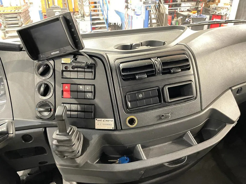 Mercedes-Benz Atego 1621 *Palfinger kraan*Containersysteem*luchtvering achteras*bluetooth - Camion cu cârlig, Camion cu macara: Foto 5 Mercedes-Benz Atego 1621 *Palfinger kraan*Containersysteem*luchtvering achteras*bluetooth - Camion cu cârlig, Camion cu macara: Foto 5