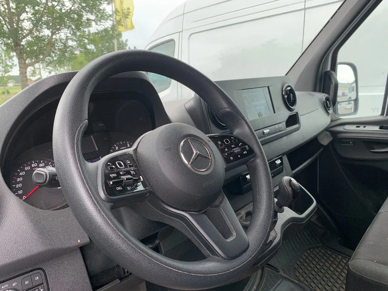 Mercedes-Benz Sprinter 317 CDI*L2H2*360°CAMERA*TEMPOMAT*NAVIGATIE*STOELVERWARMING* - Dubă: Foto 4 Mercedes-Benz Sprinter 317 CDI*L2H2*360°CAMERA*TEMPOMAT*NAVIGATIE*STOELVERWARMING* - Dubă: Foto 4
