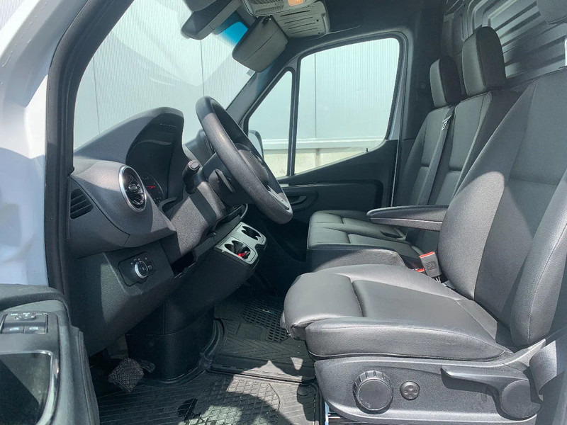 Mercedes-Benz Sprinter 317 CDI*L2H2*TREKHAAK 3,5TON*ACHTERUITRIJCAMERA*NAVI* - Dubă: Foto 3 Mercedes-Benz Sprinter 317 CDI*L2H2*TREKHAAK 3,5TON*ACHTERUITRIJCAMERA*NAVI* - Dubă: Foto 3