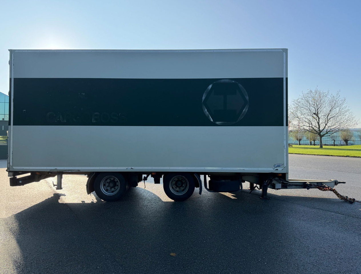 Burg VAN Beurden Isolated BOX Side Doors TRS Cooling Hydrarolls Holland-Trailer - Remorcă frigider: Foto 5 Burg VAN Beurden Isolated BOX Side Doors TRS Cooling Hydrarolls Holland-Trailer - Remorcă frigider: Foto 5