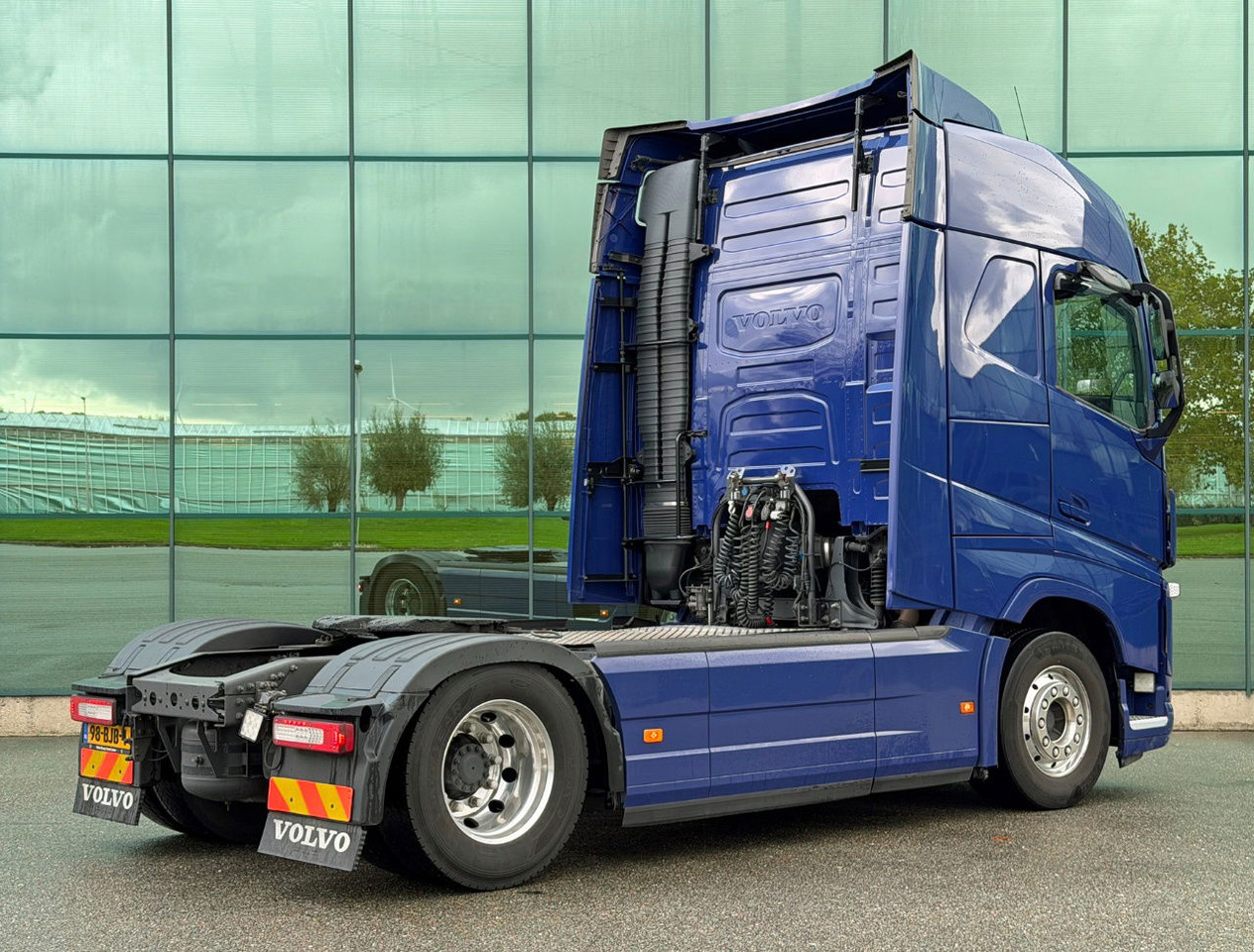 Volvo FH 460 Globetrotter 2x Tanks 811.000 KM TOP Condition NL Truck - Cap tractor: Foto 4 Volvo FH 460 Globetrotter 2x Tanks 811.000 KM TOP Condition NL Truck - Cap tractor: Foto 4