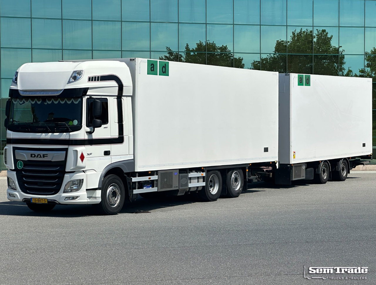DAF XF 480 FAR SSC 2x Tail Lift 50 CC Trolleys Carrier TRS Iceland Super Condition NL-Combi - Camion frigider: Foto 1 DAF XF 480 FAR SSC 2x Tail Lift 50 CC Trolleys Carrier TRS Iceland Super Condition NL-Combi - Camion frigider: Foto 1