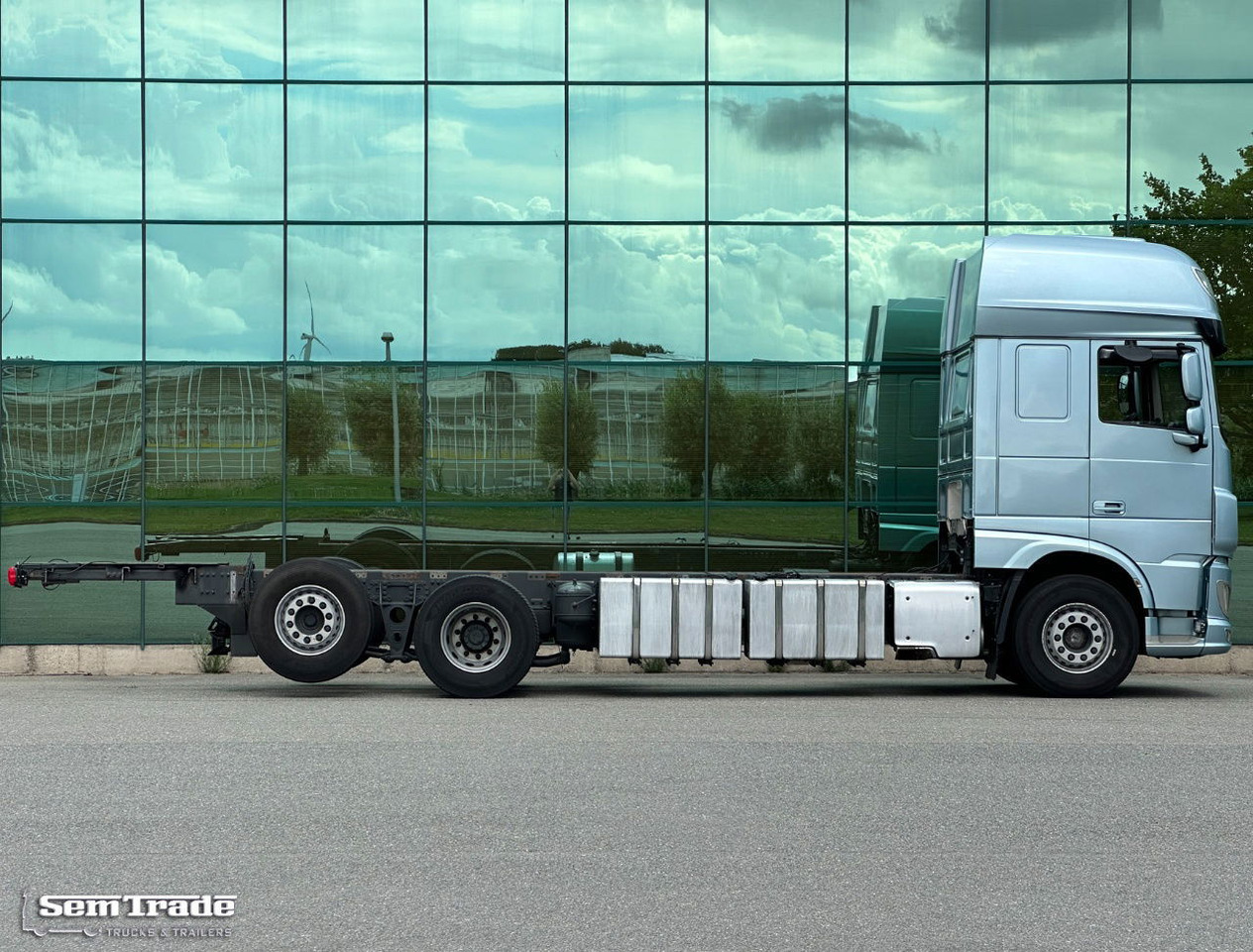 DAF XF 480 FAR SSC Euro 6 978.000 KM Park Airco 2X Tanks TOP Condition - Camion şasiu: Foto 5 DAF XF 480 FAR SSC Euro 6 978.000 KM Park Airco 2X Tanks TOP Condition - Camion şasiu: Foto 5