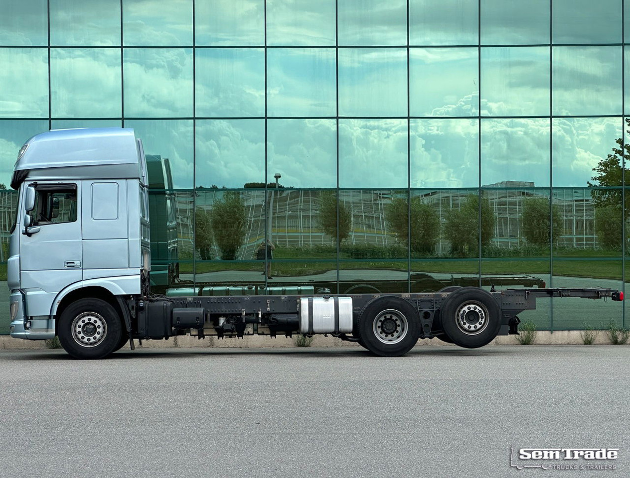 DAF XF 480 FAR SSC Euro 6 978.000 KM Park Airco 2X Tanks TOP Condition - Camion şasiu: Foto 2 DAF XF 480 FAR SSC Euro 6 978.000 KM Park Airco 2X Tanks TOP Condition - Camion şasiu: Foto 2