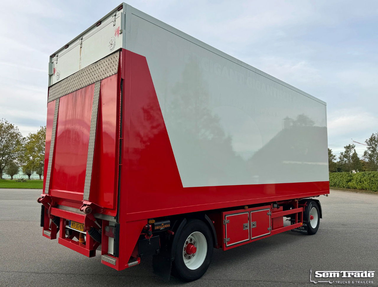 Heiwo Chassis + Isolated BOX 770x250x270 Inside Tail Lift Super Condition - Remorcă furgon: Foto 4 Heiwo Chassis + Isolated BOX 770x250x270 Inside Tail Lift Super Condition - Remorcă furgon: Foto 4