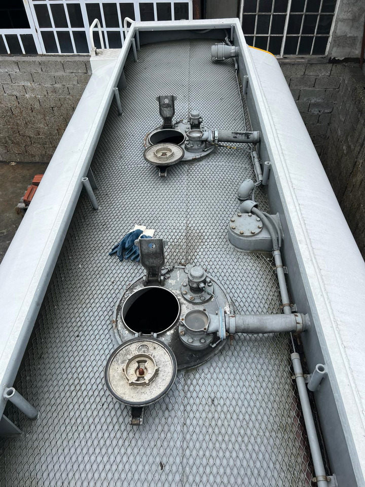 STOKOTA 20000 L, BOTTOM and TOP LOADING - Remorcă cisternă: Foto 4 STOKOTA 20000 L, BOTTOM and TOP LOADING - Remorcă cisternă: Foto 4