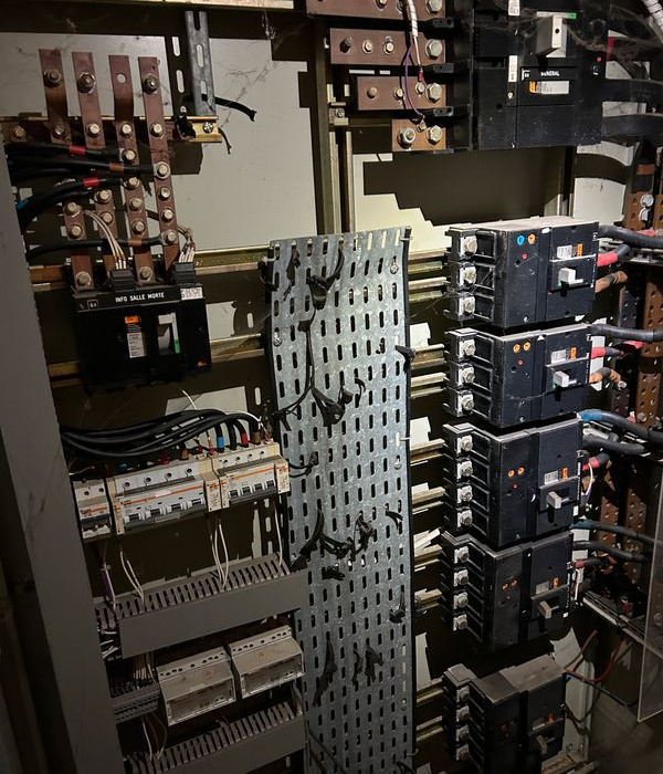 Armoires electriques completes ou nue - Echipament industrial: Foto 1 Armoires electriques completes ou nue - Echipament industrial: Foto 1