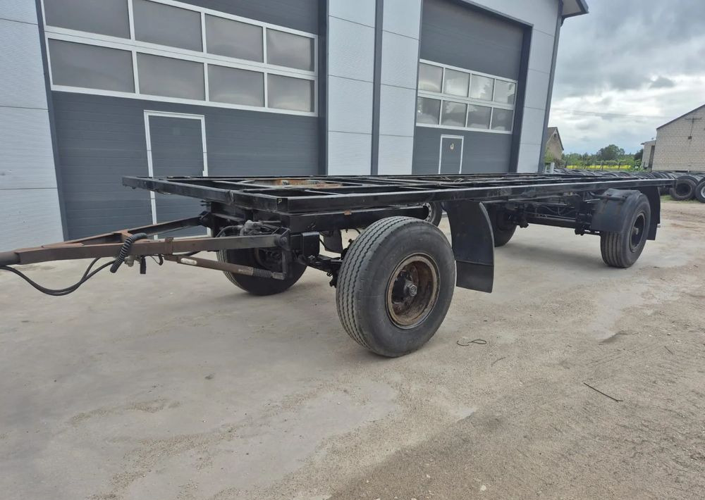 Schmitz Cargobull Przyczepa Krone na resorze - Remorcă şasiu: Foto 1 Schmitz Cargobull Przyczepa Krone na resorze - Remorcă şasiu: Foto 1