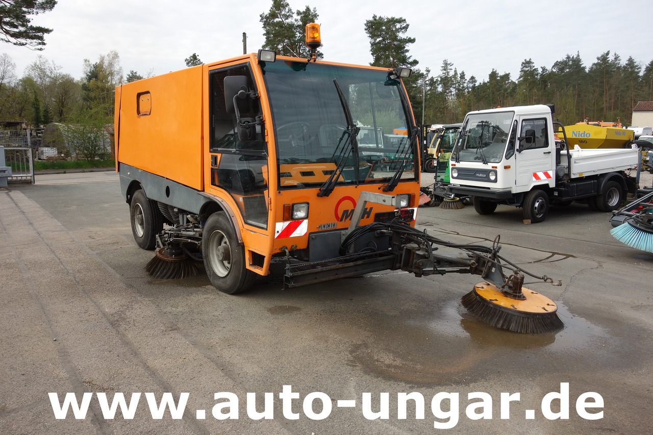 Aebi MFH 5000 Kehrmaschine Baujahr 2004 4-Rad Lenkung Wildkrautbesen - Măturătoare stradală: Foto 1 Aebi MFH 5000 Kehrmaschine Baujahr 2004 4-Rad Lenkung Wildkrautbesen - Măturătoare stradală: Foto 1