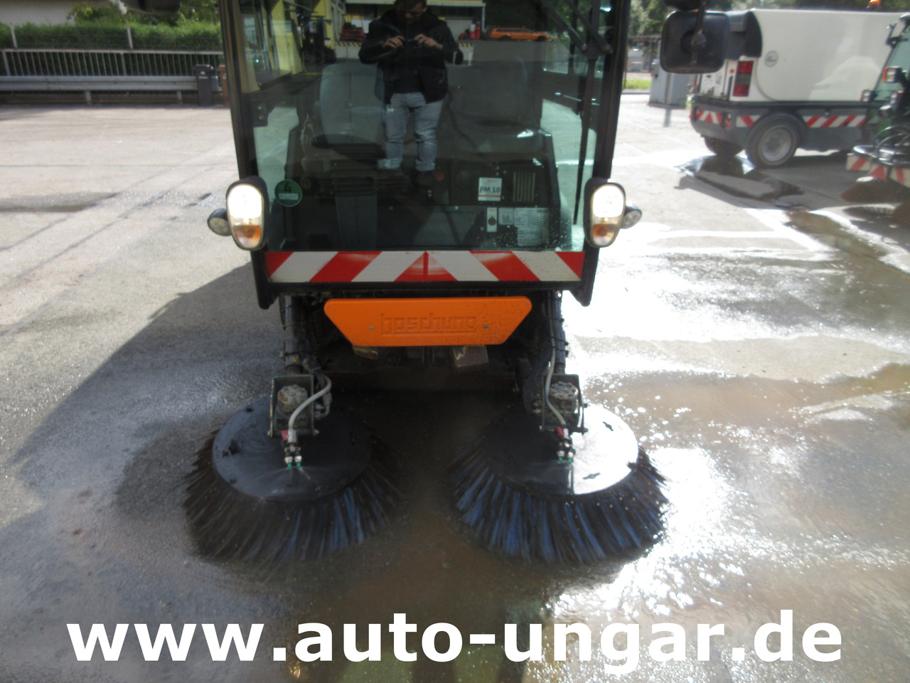 Boschung S2 Küpper-Weisser Kehrmaschine Urban Sweeper 2m³ Knicklenkung 40km/h - Măturătoare stradală: Foto 3 Boschung S2 Küpper-Weisser Kehrmaschine Urban Sweeper 2m³ Knicklenkung 40km/h - Măturătoare stradală: Foto 3
