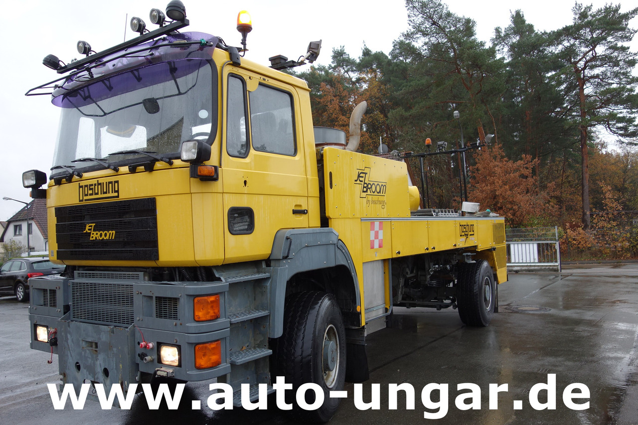 MAN Boschung BJB 8000 Speed Broom 4x4 Offroad Trial Flughafen - Echipamente aeroportuare, Echipamente aeroportuare: Foto 3 MAN Boschung BJB 8000 Speed Broom 4x4 Offroad Trial Flughafen - Echipamente aeroportuare, Echipamente aeroportuare: Foto 3