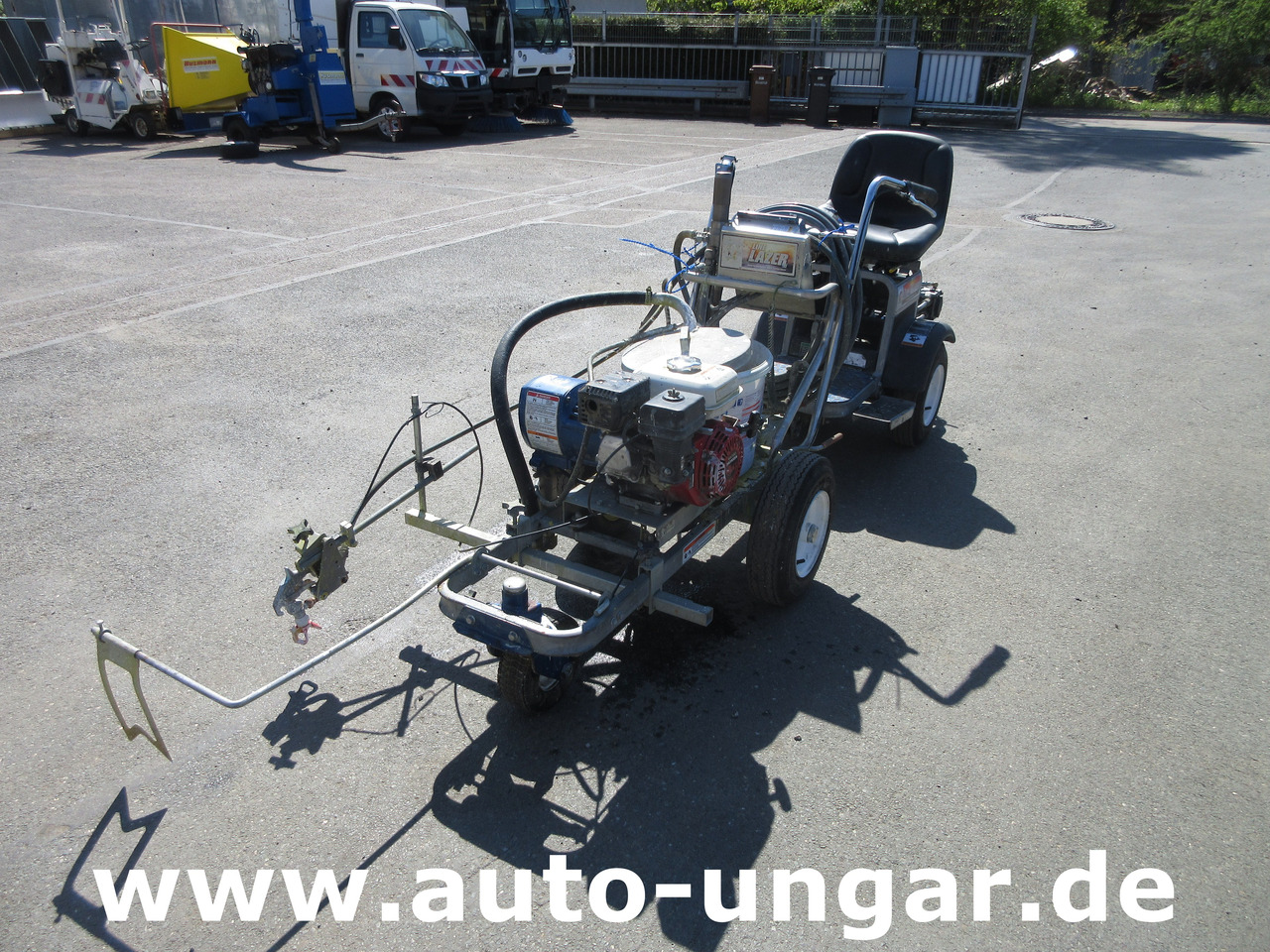 Graco LineLazer III 3900 Linedriver ride-on striper Roadmarking Straßenmarkierung - Maşină de asfaltat: Foto 2 Graco LineLazer III 3900 Linedriver ride-on striper Roadmarking Straßenmarkierung - Maşină de asfaltat: Foto 2