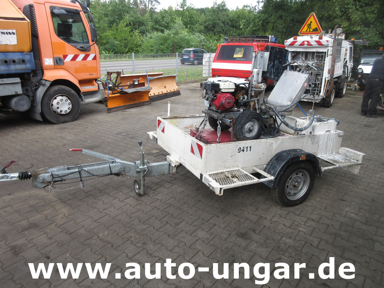 Graco Zebra 5 Airless Traceuse Markiermaschine Roadmarking Machine mit Trailer Hofmann - Maşină de asfaltat: Foto 1 Graco Zebra 5 Airless Traceuse Markiermaschine Roadmarking Machine mit Trailer Hofmann - Maşină de asfaltat: Foto 1