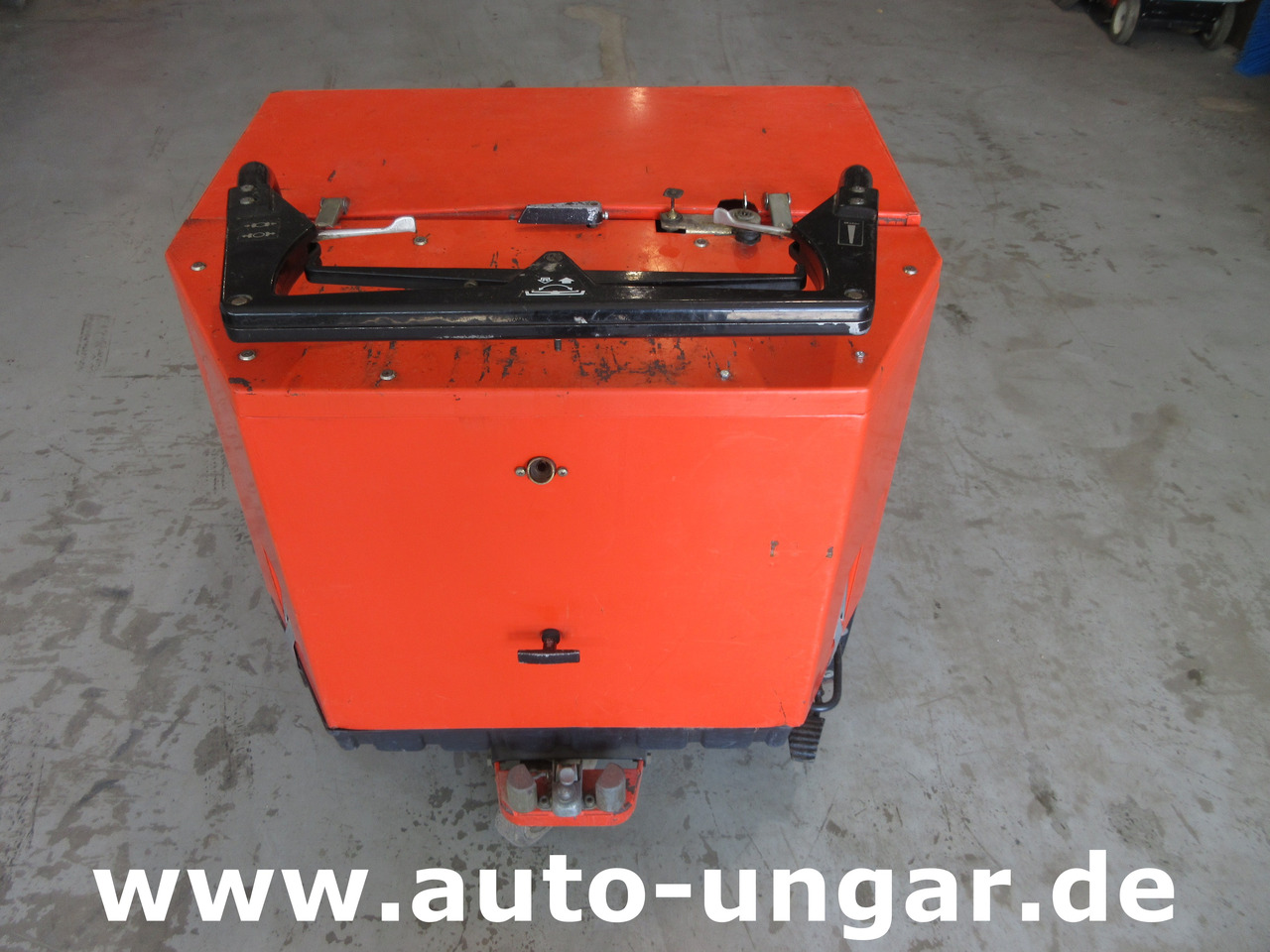 HAKO Hamster Benzin - Kehrmaschine mit eigenem Antrieb und Seitenbesen - Măturătoare stradală: Foto 4 HAKO Hamster Benzin - Kehrmaschine mit eigenem Antrieb und Seitenbesen - Măturătoare stradală: Foto 4