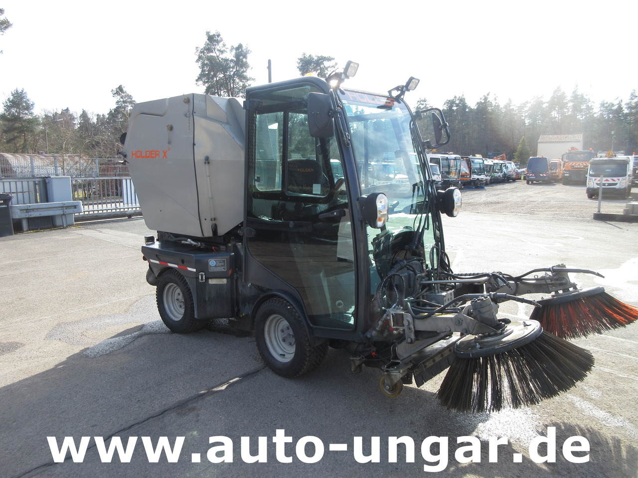Holder X45 Kubota Diesel Motor Baujahr 2019 Allrad Kehrmaschine Geräteträger - Tractor comunal: Foto 1 Holder X45 Kubota Diesel Motor Baujahr 2019 Allrad Kehrmaschine Geräteträger - Tractor comunal: Foto 1