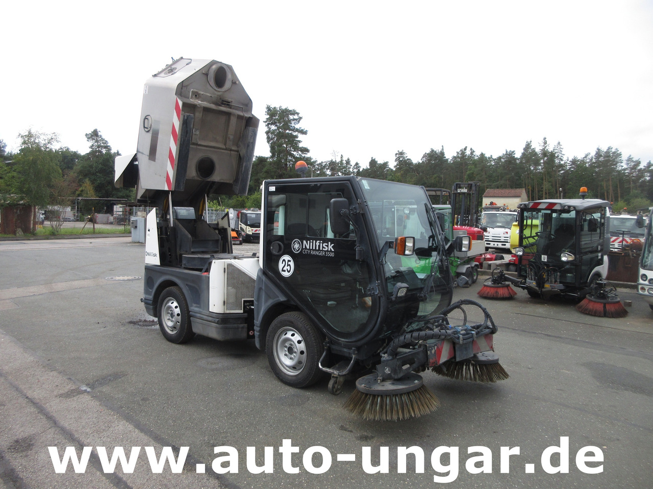 Nilfisk CR3500 CityRanger Schmidt Flexigo Multigo 4x4 Kehrmaschine Geräteträger - Măturătoare stradală: Foto 1 Nilfisk CR3500 CityRanger Schmidt Flexigo Multigo 4x4 Kehrmaschine Geräteträger - Măturătoare stradală: Foto 1