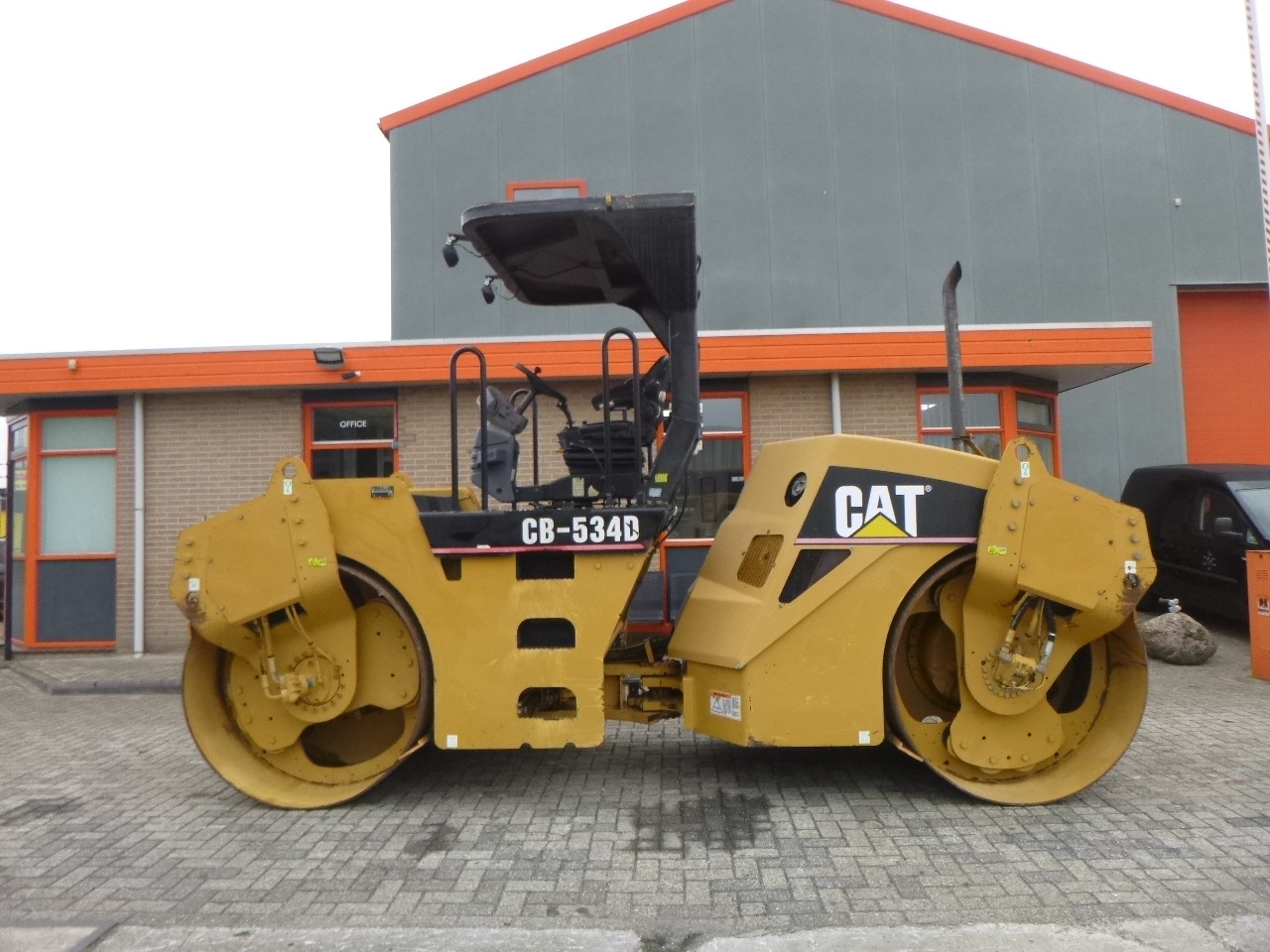 CATERPILLAR CB-534D - Cilindru compactor pentru asfalt: Foto 1 CATERPILLAR CB-534D - Cilindru compactor pentru asfalt: Foto 1