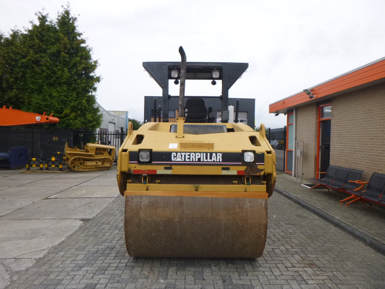 CATERPILLAR CB-534D - Cilindru compactor pentru asfalt: Foto 4 CATERPILLAR CB-534D - Cilindru compactor pentru asfalt: Foto 4