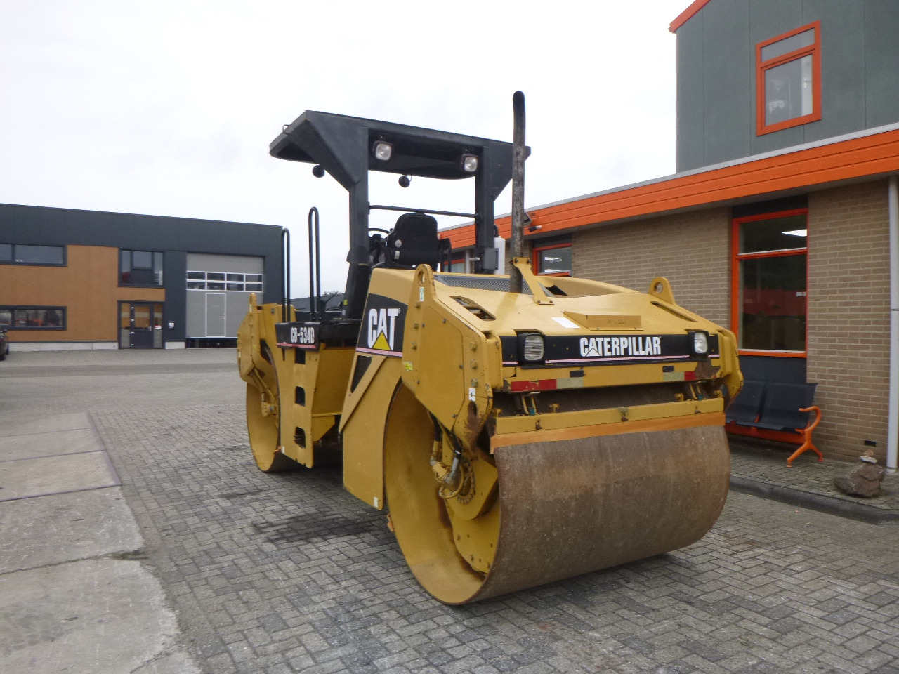 CATERPILLAR CB-534D - Cilindru compactor pentru asfalt: Foto 3 CATERPILLAR CB-534D - Cilindru compactor pentru asfalt: Foto 3
