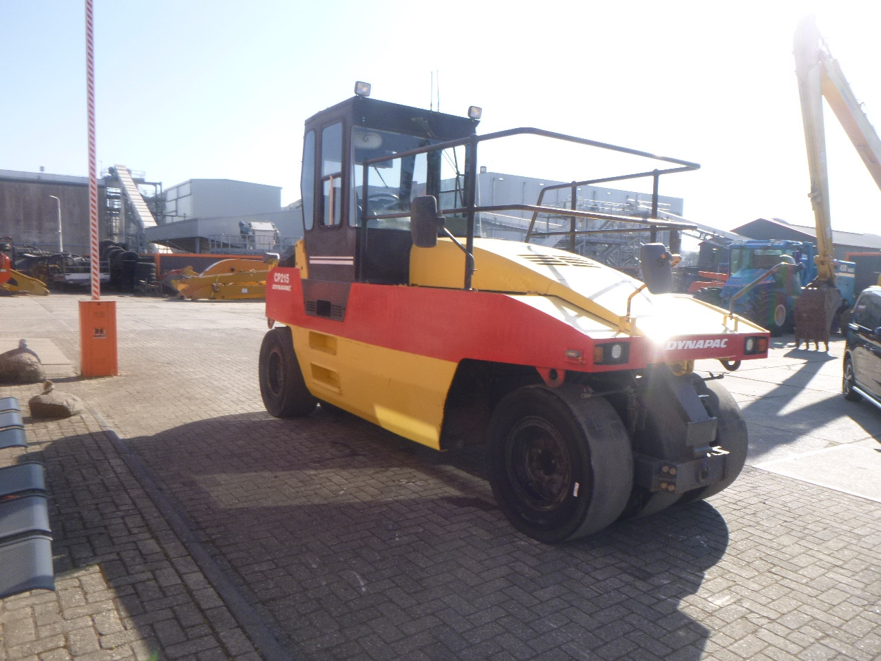 DYNAPAC CP215(HITACHI) - Compactor cu pneuri: Foto 5 DYNAPAC CP215(HITACHI) - Compactor cu pneuri: Foto 5