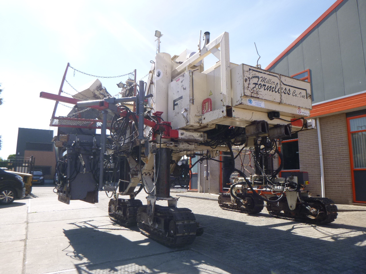 MILLER FORMLESS M-8100 - Finisor pentru beton: Foto 1 MILLER FORMLESS M-8100 - Finisor pentru beton: Foto 1