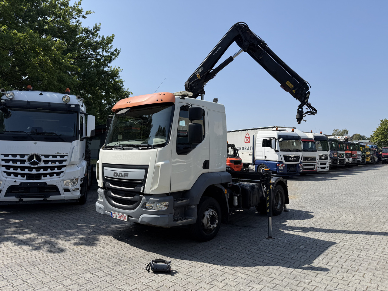Daf LF 220.13 Kran Hiab 111 E-3 HiDuo - Cap tractor: Foto 1 Daf LF 220.13 Kran Hiab 111 E-3 HiDuo - Cap tractor: Foto 1