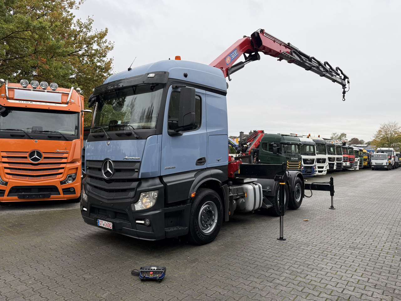 Mercedes-Benz Actros 2548 LS 6X2 Kran HMF 3220 bis 16 Meter - Cap tractor: Foto 1 Mercedes-Benz Actros 2548 LS 6X2 Kran HMF 3220 bis 16 Meter - Cap tractor: Foto 1