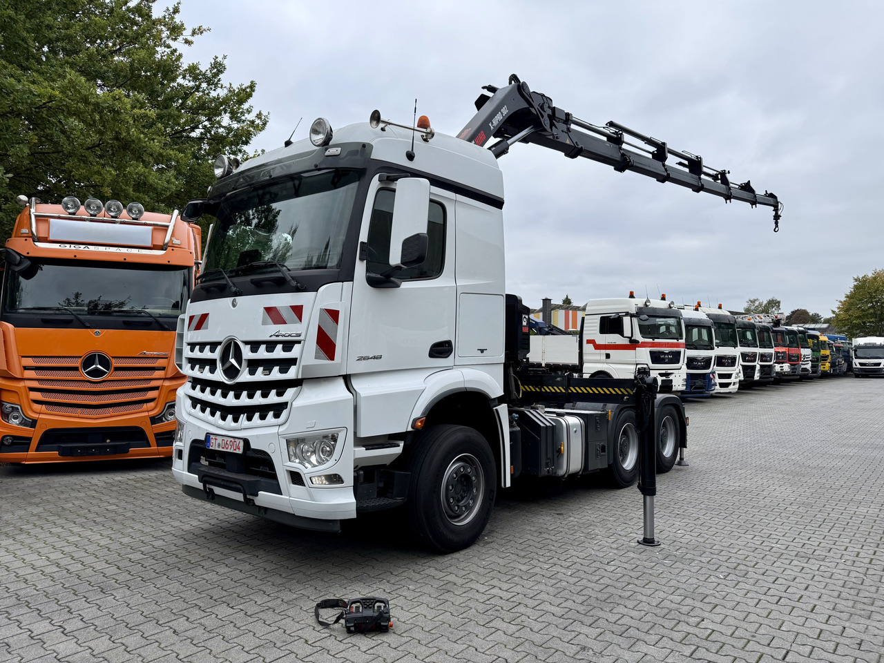 Mercedes-Benz Arocs 2648 LS 6X4 Kran Hiab X-HiPro 302 - Cap tractor: Foto 1 Mercedes-Benz Arocs 2648 LS 6X4 Kran Hiab X-HiPro 302 - Cap tractor: Foto 1