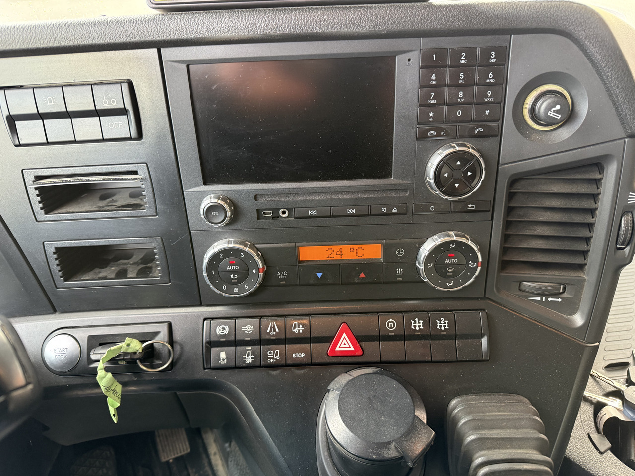 Mercedes-Benz Arocs 2653 6X4 Kran Kesla 2124L - Cap tractor: Foto 2 Mercedes-Benz Arocs 2653 6X4 Kran Kesla 2124L - Cap tractor: Foto 2