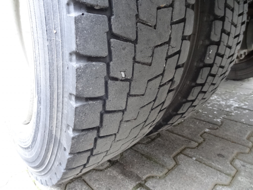 Iveco EuroCargo 120E25 Fassi F38 - Camion cu macara, Camion platformă: Foto 2 Iveco EuroCargo 120E25 Fassi F38 - Camion cu macara, Camion platformă: Foto 2