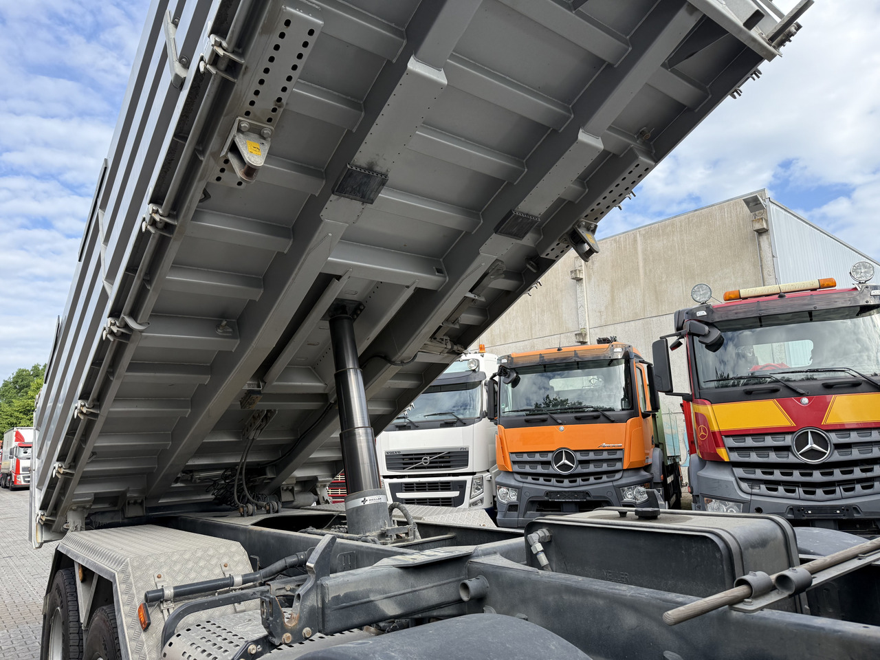 Iveco T-Way 510 / AT410T51 8X4 Meiller - Camion basculantă: Foto 3 Iveco T-Way 510 / AT410T51 8X4 Meiller - Camion basculantă: Foto 3