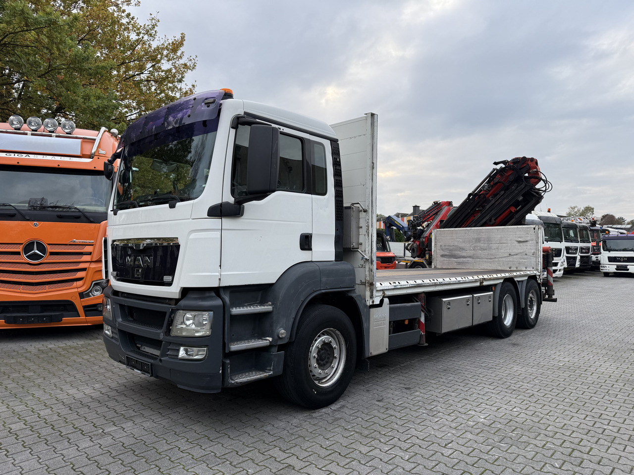 MAN TGS 26.360 6X2 Palfinger 27002 bis 26.5 Meter - Camion cu macara, Camion platformă: Foto 1 MAN TGS 26.360 6X2 Palfinger 27002 bis 26.5 Meter - Camion cu macara, Camion platformă: Foto 1