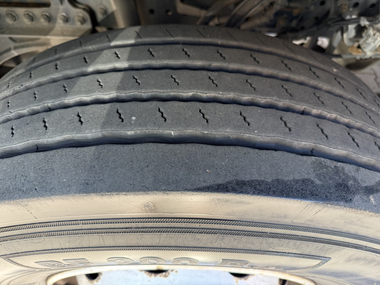 Mercedes-Benz Actros 1827 Kran Palfinger PK 9002 - Camion cu prelată, Camion cu macara: Foto 2 Mercedes-Benz Actros 1827 Kran Palfinger PK 9002 - Camion cu prelată, Camion cu macara: Foto 2