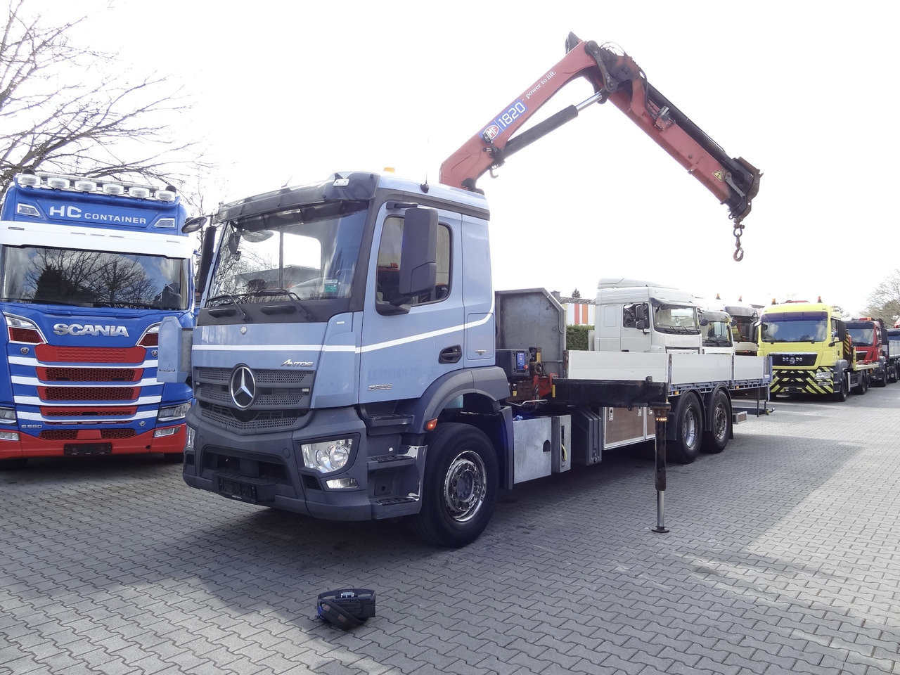 Mercedes-Benz Actros 2533 6X2 HMF 1820 Langmaterial - Camion platformă, Camion cu macara: Foto 1 Mercedes-Benz Actros 2533 6X2 HMF 1820 Langmaterial - Camion platformă, Camion cu macara: Foto 1