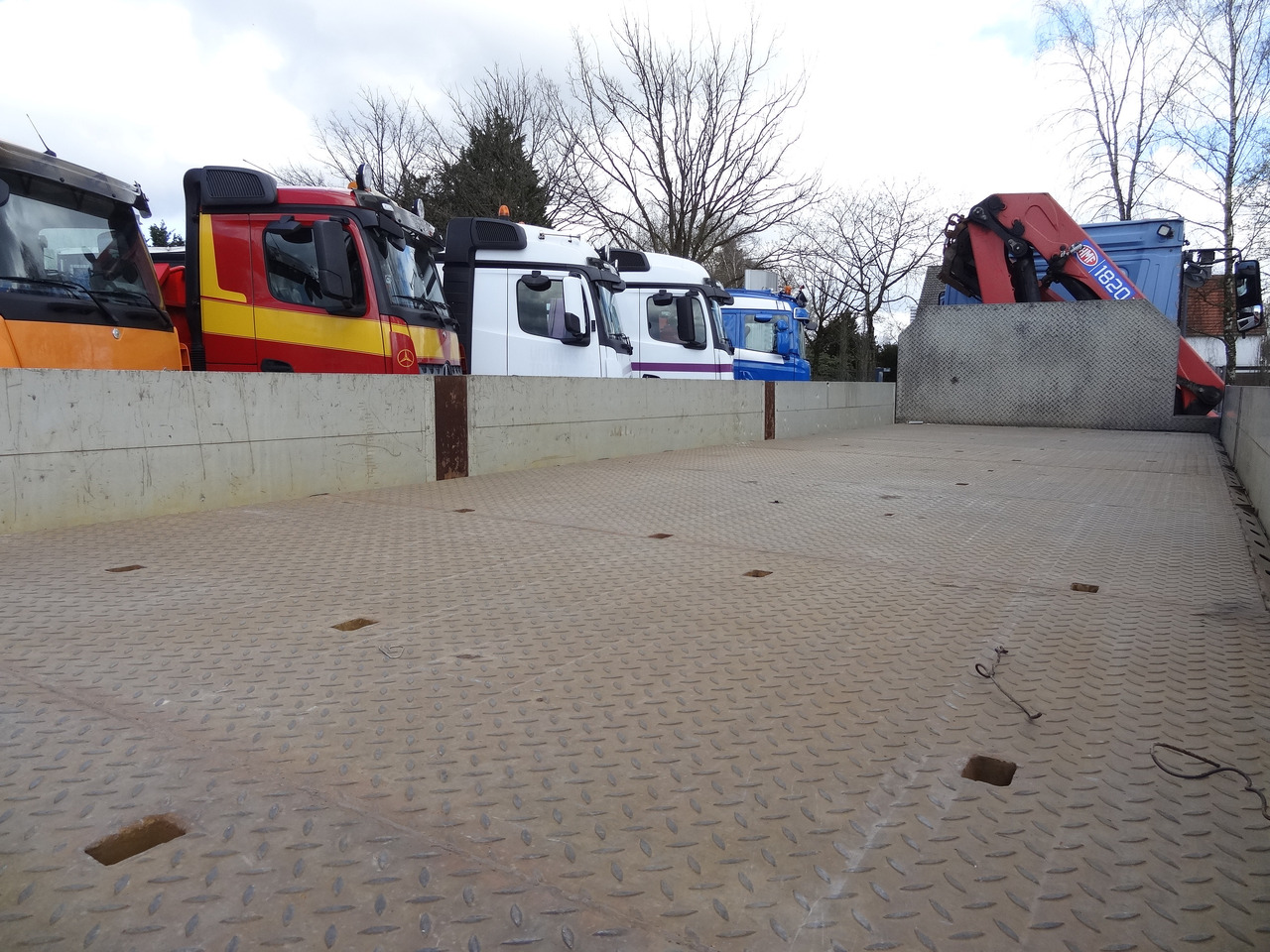 Mercedes-Benz Actros 2533 6X2 HMF 1820 Langmaterial - Camion platformă, Camion cu macara: Foto 2 Mercedes-Benz Actros 2533 6X2 HMF 1820 Langmaterial - Camion platformă, Camion cu macara: Foto 2