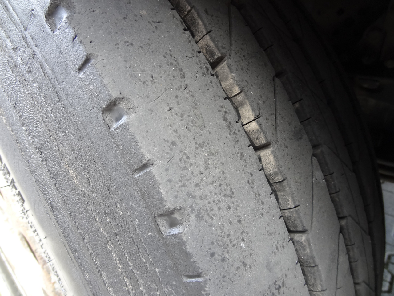 Mercedes-Benz Actros 2533 6X2 HMF 1820 Langmaterial - Camion platformă, Camion cu macara: Foto 3 Mercedes-Benz Actros 2533 6X2 HMF 1820 Langmaterial - Camion platformă, Camion cu macara: Foto 3