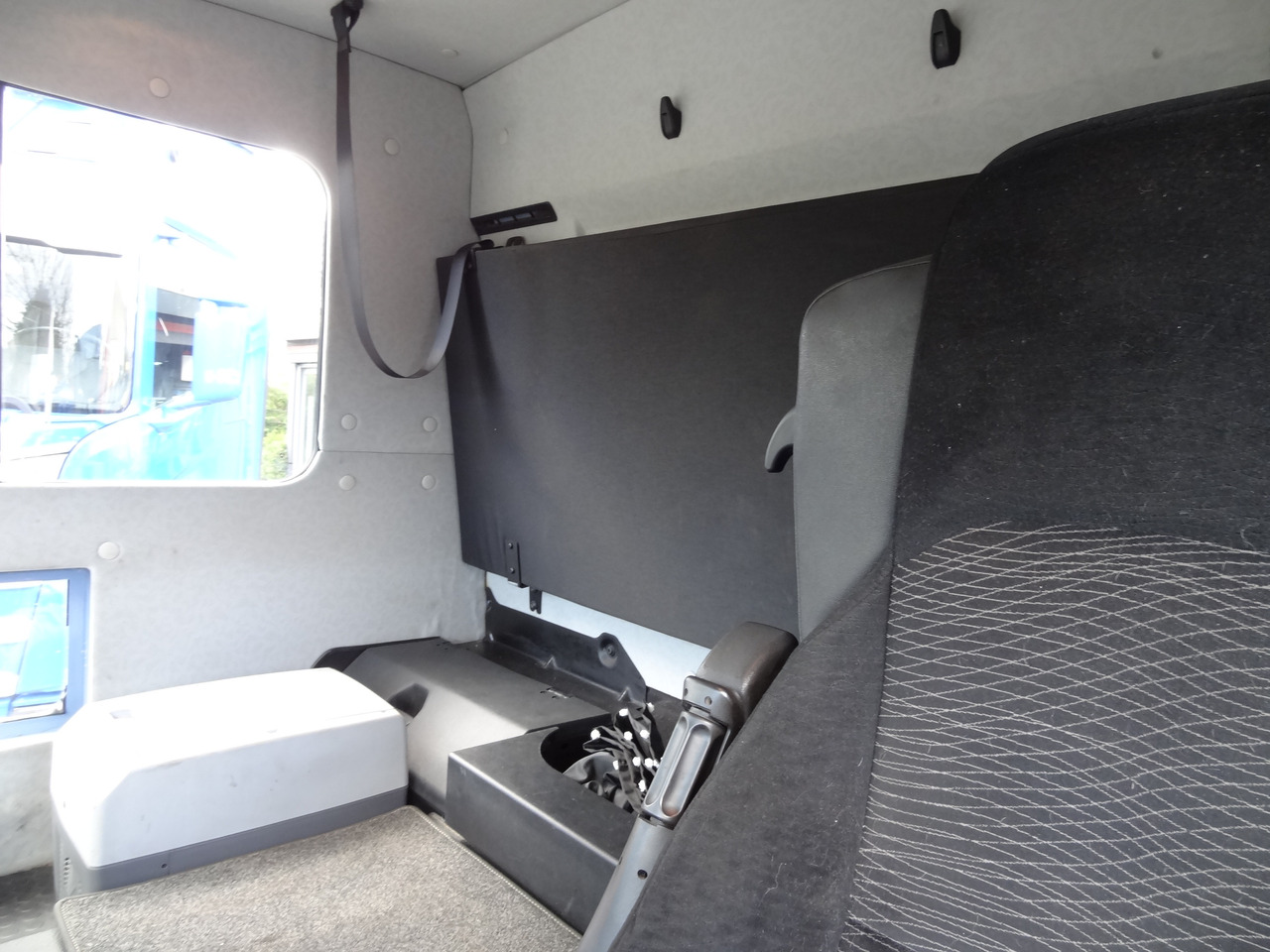 Mercedes-Benz Actros 2533 6X2 HMF 1820 Langmaterial - Camion platformă, Camion cu macara: Foto 5 Mercedes-Benz Actros 2533 6X2 HMF 1820 Langmaterial - Camion platformă, Camion cu macara: Foto 5