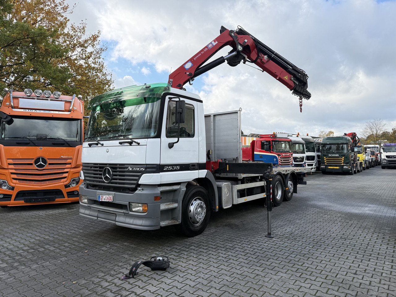 Mercedes-Benz Actros 2535 6X2 HMF 2420 bis 25 Meter - Camion platformă, Camion cu macara: Foto 1 Mercedes-Benz Actros 2535 6X2 HMF 2420 bis 25 Meter - Camion platformă, Camion cu macara: Foto 1