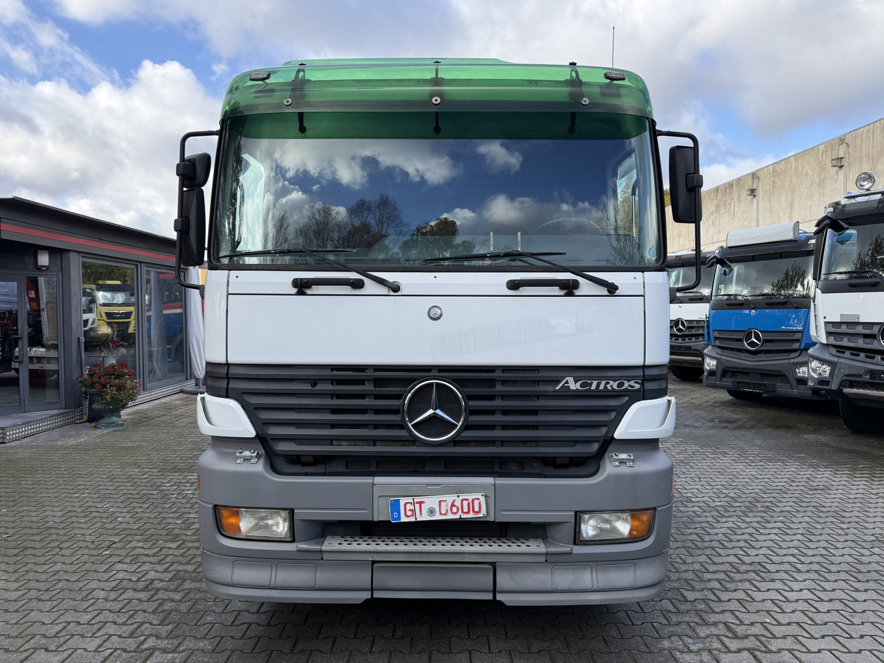 Camion platformă, Camion cu macara Mercedes-Benz Actros 2535 6X2 HMF 2420 bis 25 Meter: Foto 9