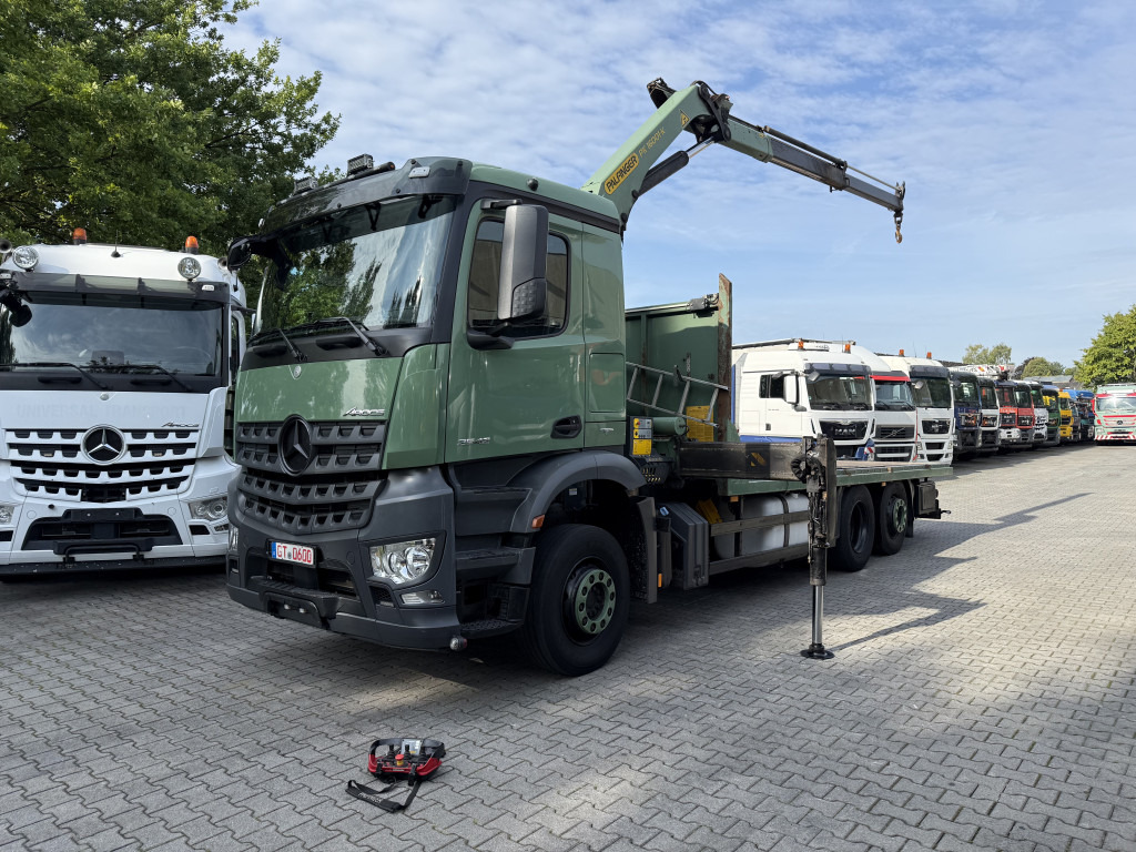 Mercedes-Benz Arocs 2542 6X2 Kran Palfinger 16001 - Camion platformă, Camion cu macara: Foto 1 Mercedes-Benz Arocs 2542 6X2 Kran Palfinger 16001 - Camion platformă, Camion cu macara: Foto 1